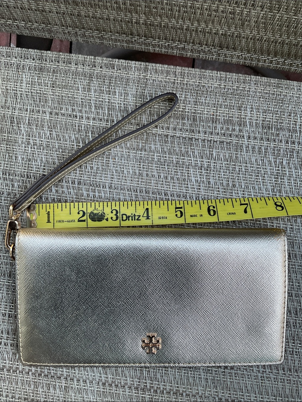 Tory Burch Emerson slim wristlet envelope in white gold - Picture 11 of 11